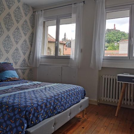 Chambre Privee Dans Appart Partage, Centre Ville, Avec Vue Sur Les Monuments Le Puy-en-Velay Exterior foto