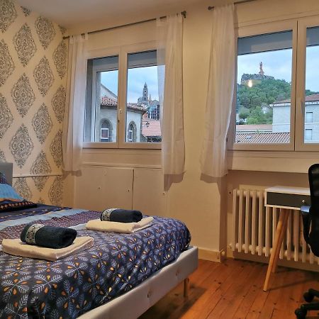 Chambre Privee Dans Appart Partage, Centre Ville, Avec Vue Sur Les Monuments Le Puy-en-Velay Exterior foto