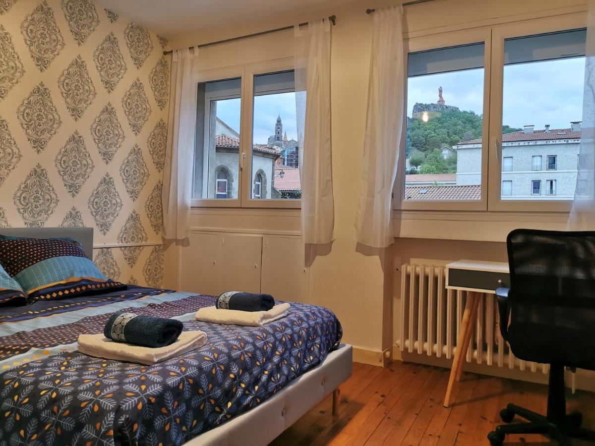 Chambre Privee Dans Appart Partage, Centre Ville, Avec Vue Sur Les Monuments Le Puy-en-Velay Exterior foto