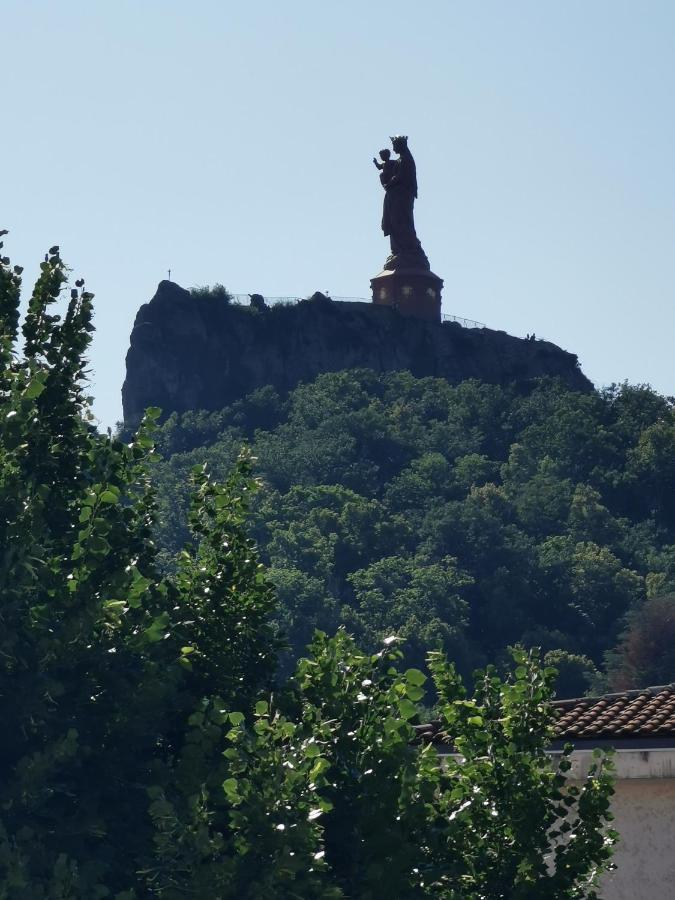 Chambre Privee Dans Appart Partage, Centre Ville, Avec Vue Sur Les Monuments Le Puy-en-Velay Exterior foto
